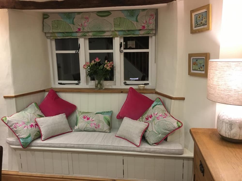 Cottage Window Seat & Roman Blinds - Woosters Interiors